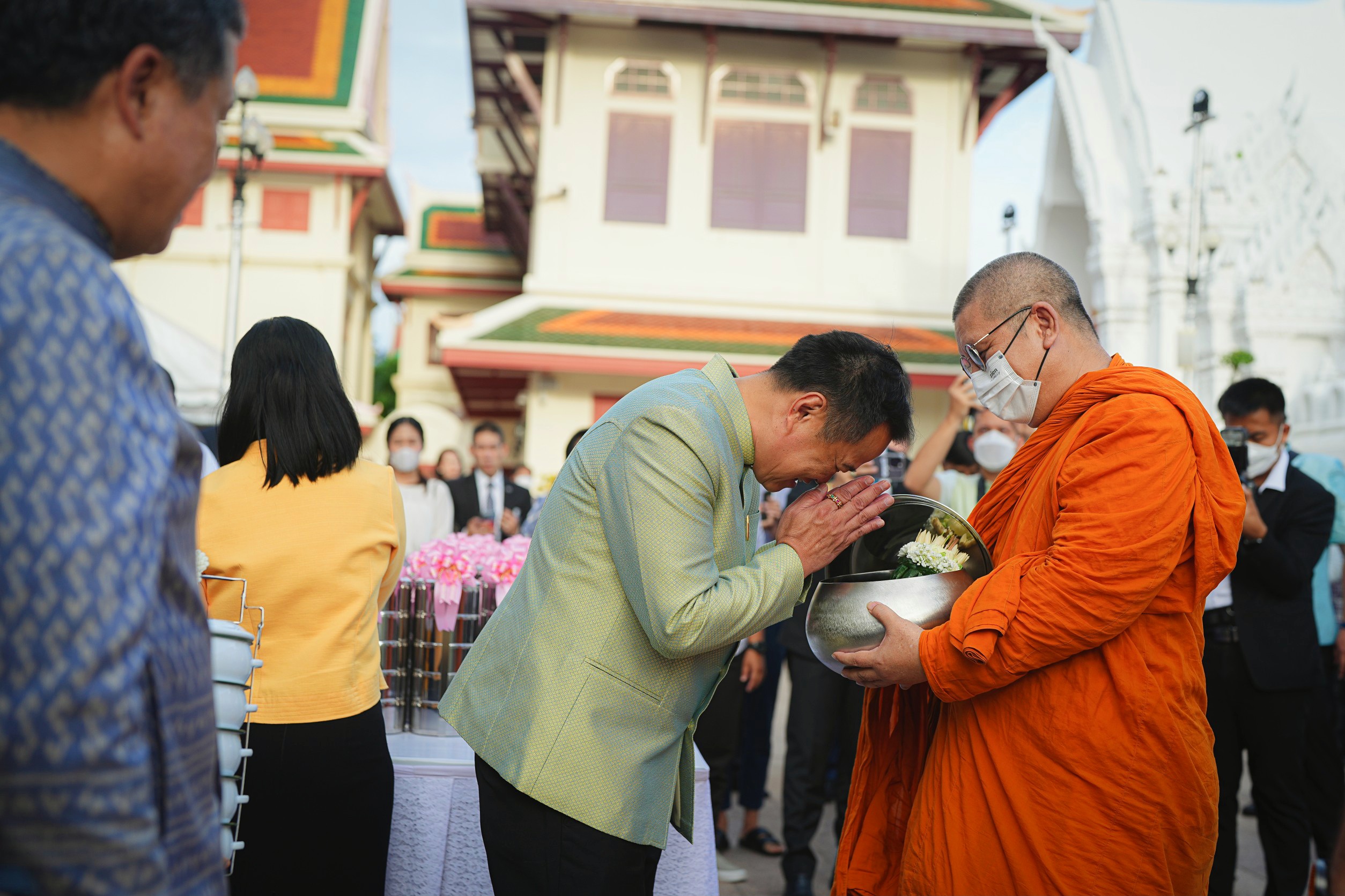 "อนุทิน" ทำบุญวันเกิดอายุ 57 ปี ขอพรให้คนไทย มีความสุข ประเทศไร้ความขัดแย้ง 