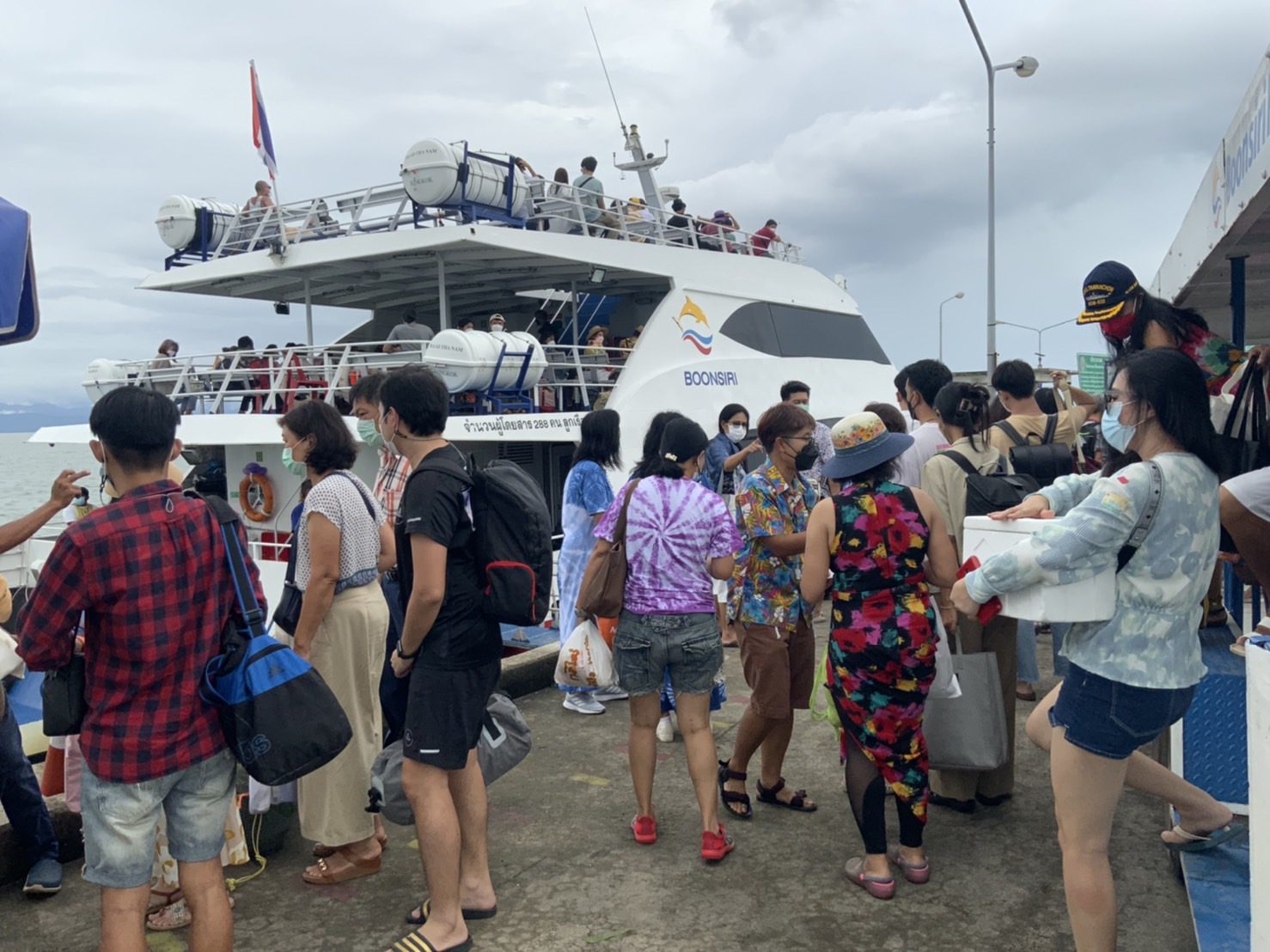 นทท.เริ่มเข้าตราด หยุด 3 วัด เกาะกูดนับพัน ศบค.ผ่อนคลายมาตรการ ผู้ประกอบการเผยดีขึ้นมา 