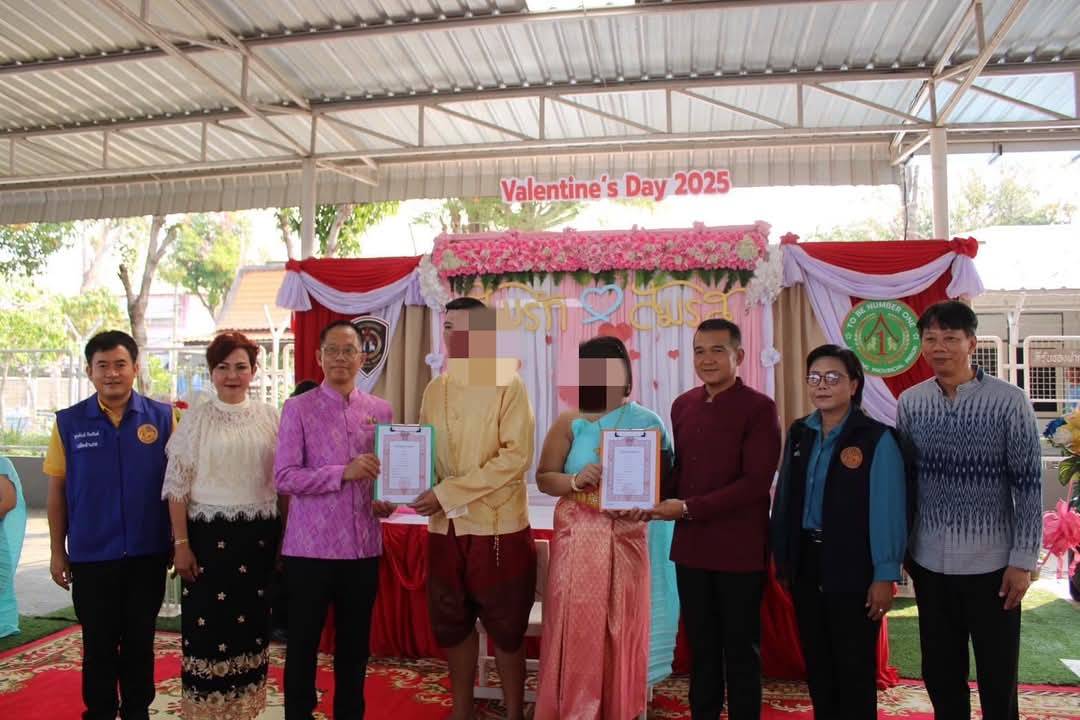 ครั้งแรกเรือนจำอ่างทอง จดทะเบียนสมรส 10 คู่ วันแห่งความรัก ชายหญิง 9 คู่ LGBTQ 1 คู่ 