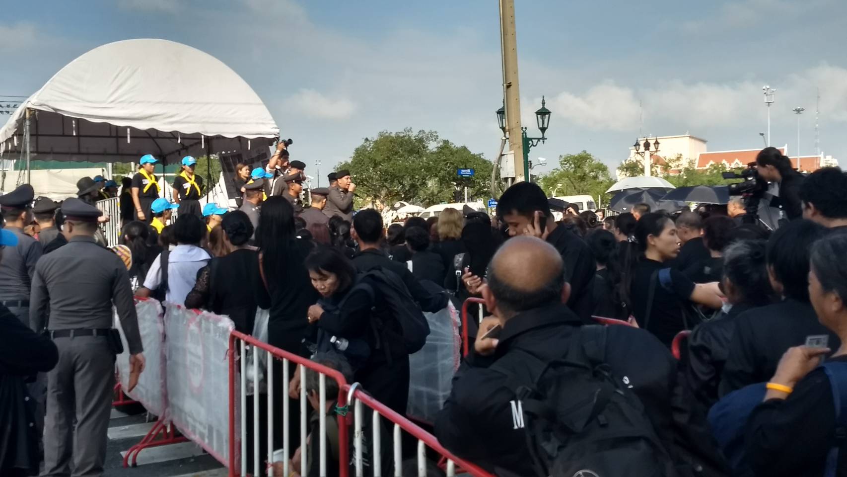จุดคัดกรองพระแม่ธรณีบีบมวยผมประชาชนเข้าเต็มทุกพื้นที่