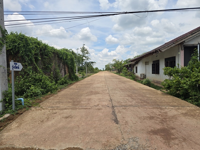 ชาวหนองคายโวยขอ ป.ป.ช.ตรวจสอบถนนคอนกรีตเสริมเหล็กภายในหมู่บ้านไร้มาตรฐานแตกร้าว กว่า 21 จุด 