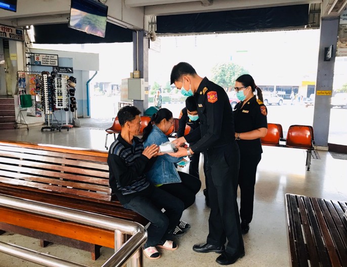 ขนส่งอุตรดิตถ์เข้ม!! ป้องกันไวรัสโคโรนา แจ้งผู้ประกอบการทำความสะอาดฆ่าเชื้อโรครถโดยสารทุกคัน