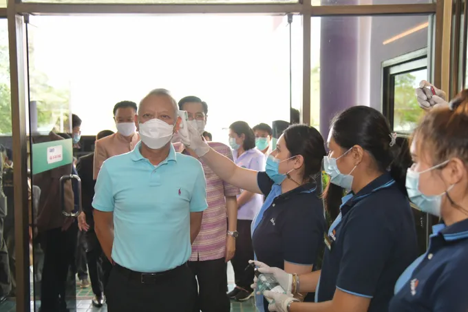 ไทยพร้อมรับ  กอล์ฟ ควอรันทีน