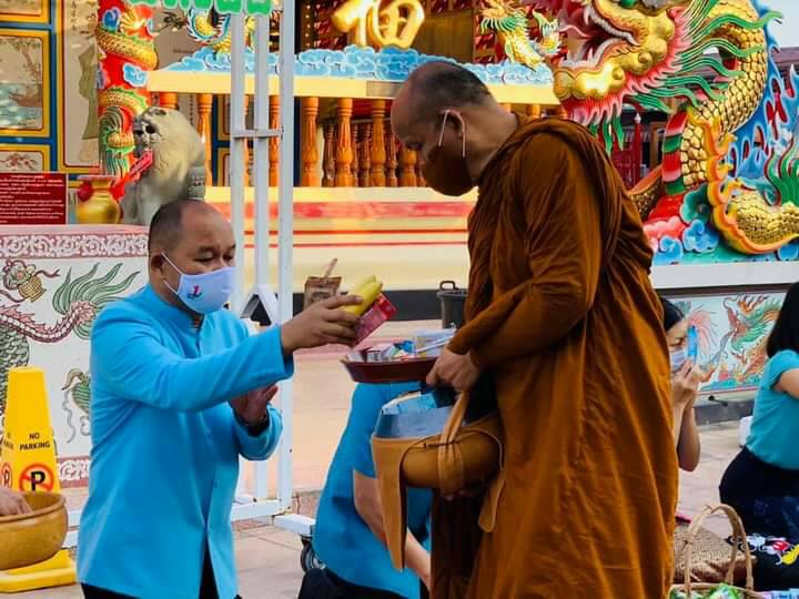 "ยโสธร" เมืองแห่งวิถีอีสาน ทำบุญตักบาตรถนนคนเดินเมืองเก่า 200 ปี