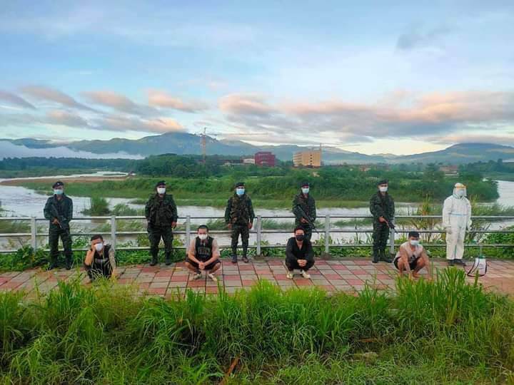  หนุ่มจีน 4 ราย ลักลอบข้ามแดนโดนจับที่ริมแม่น้ำเมย อ.แม่สอด