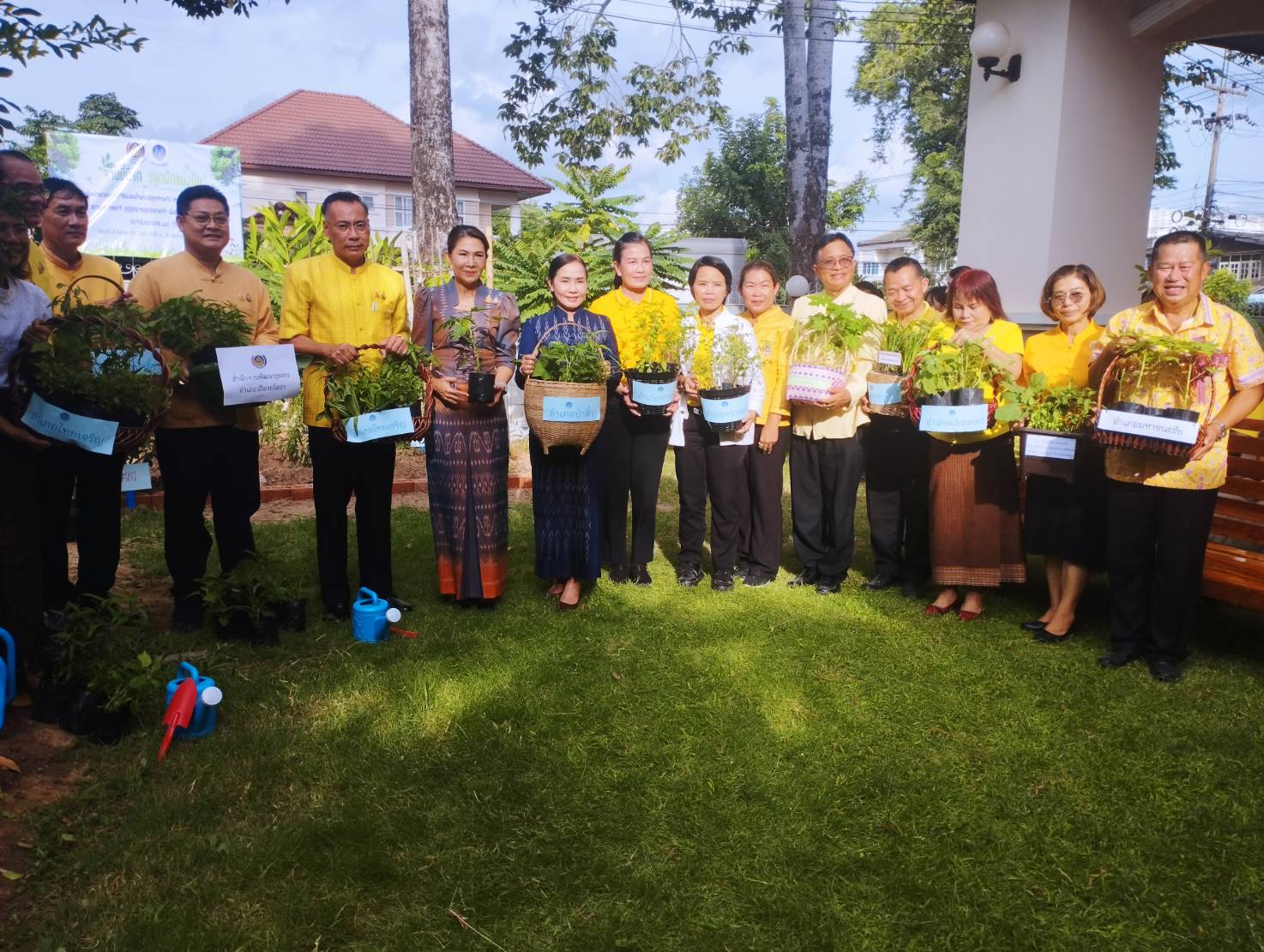 ผู้ว่าฯ ยโสธร เปิด"จวนนี้มีรัก ปลูกผักแบ่งปัน"น้อมนำตามแนวพระราชดำริ