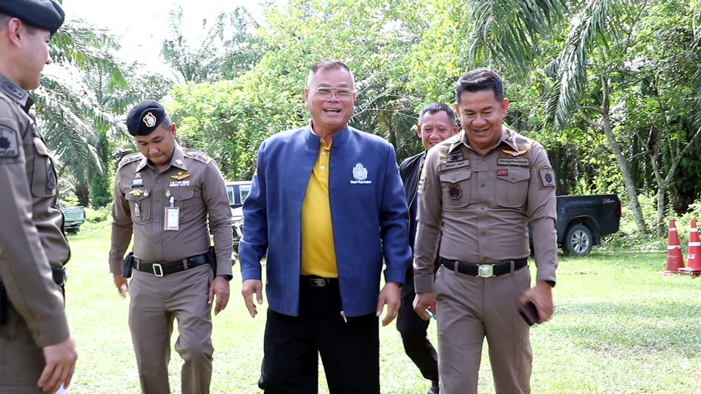 รอง ผบ.ตร.ตรวจติดตาม-แนะนำโครงการตำบลยั่งยืนแก้ไขปัญหายาเสพติด