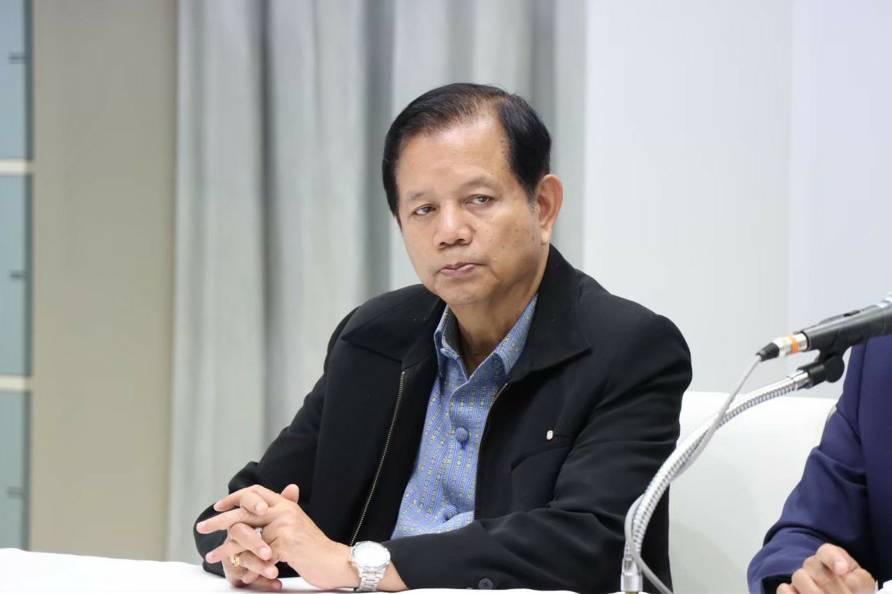 "ชวลิต" ยกทีดีอาร์ไอแนะเปลี่ยนม้ากลางศึกก่อนตายเป็นใบไม้ร่วงฉุดไม่อยู่ 