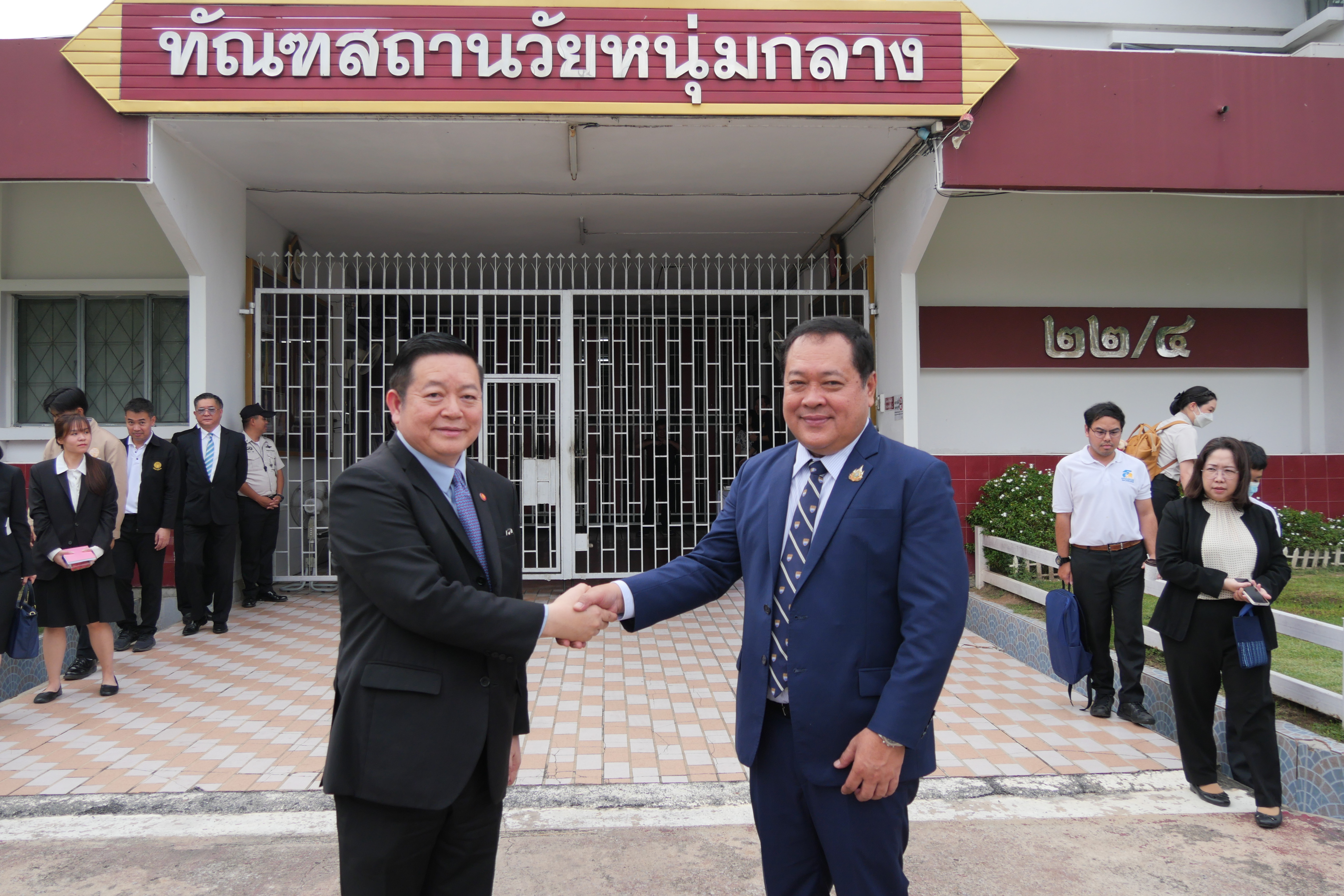 "รมว.ยุติธรรม" นำ "เลขาธิการอาเซียน" เยี่ยมชมทัณฑสถานวัยหนุ่มกลาง พร้อมปาฐกถาพิเศษ