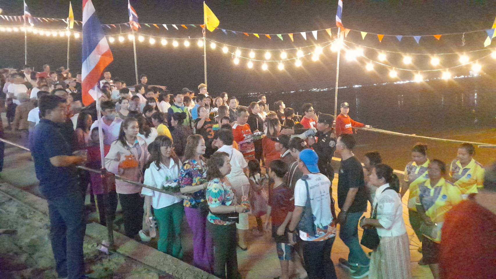 มุกดาหาร สืบสานประเพณีลอยกระทง