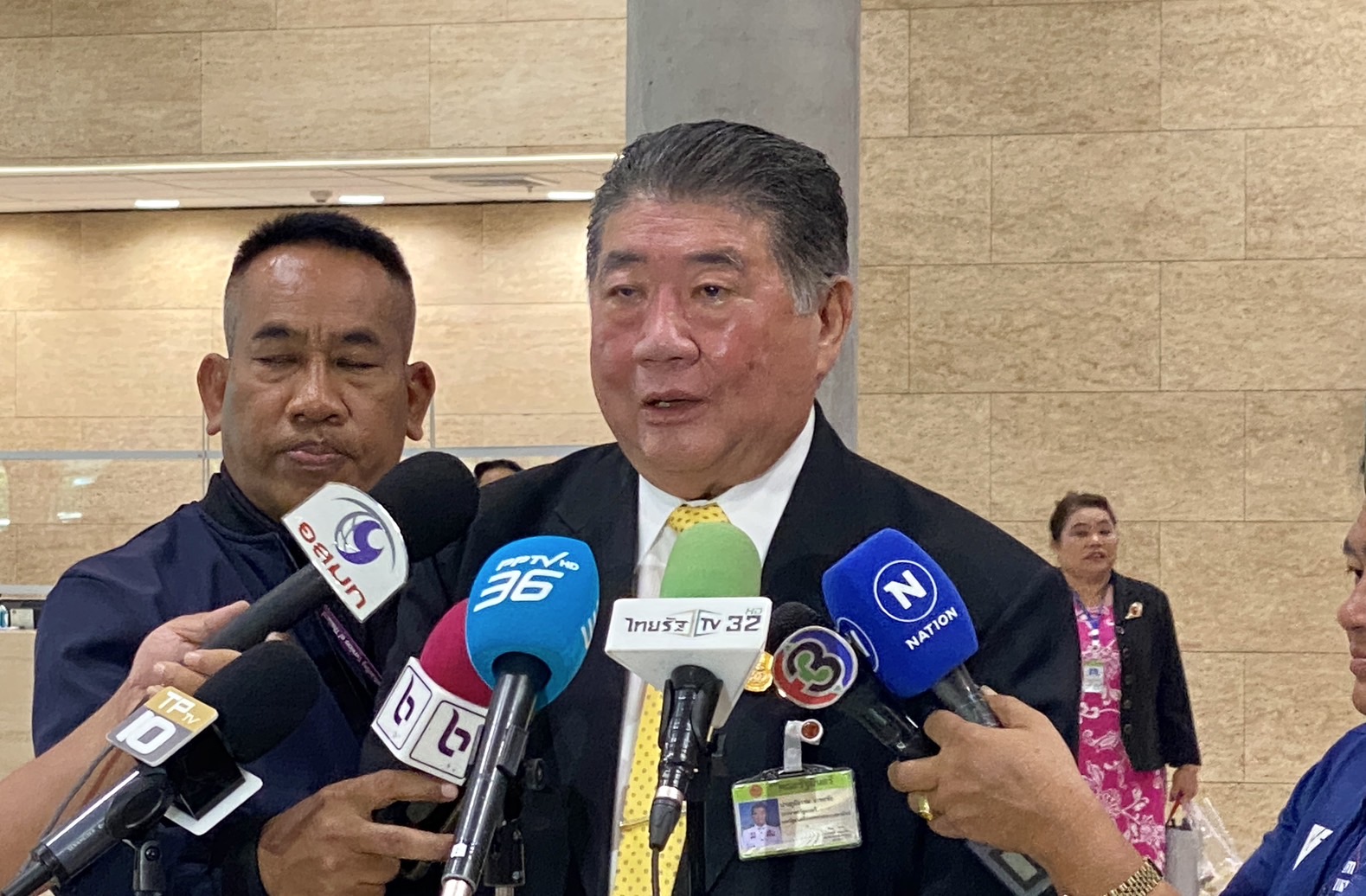“ภูมิธรรม” แวบเข้าสภาฯ แจงร่างกม.ประชามติแก้รธน.หวังถกให้ครบถ้วนรอบด้าน บอกไม่ได้ตามคดี “เศรษฐา” 