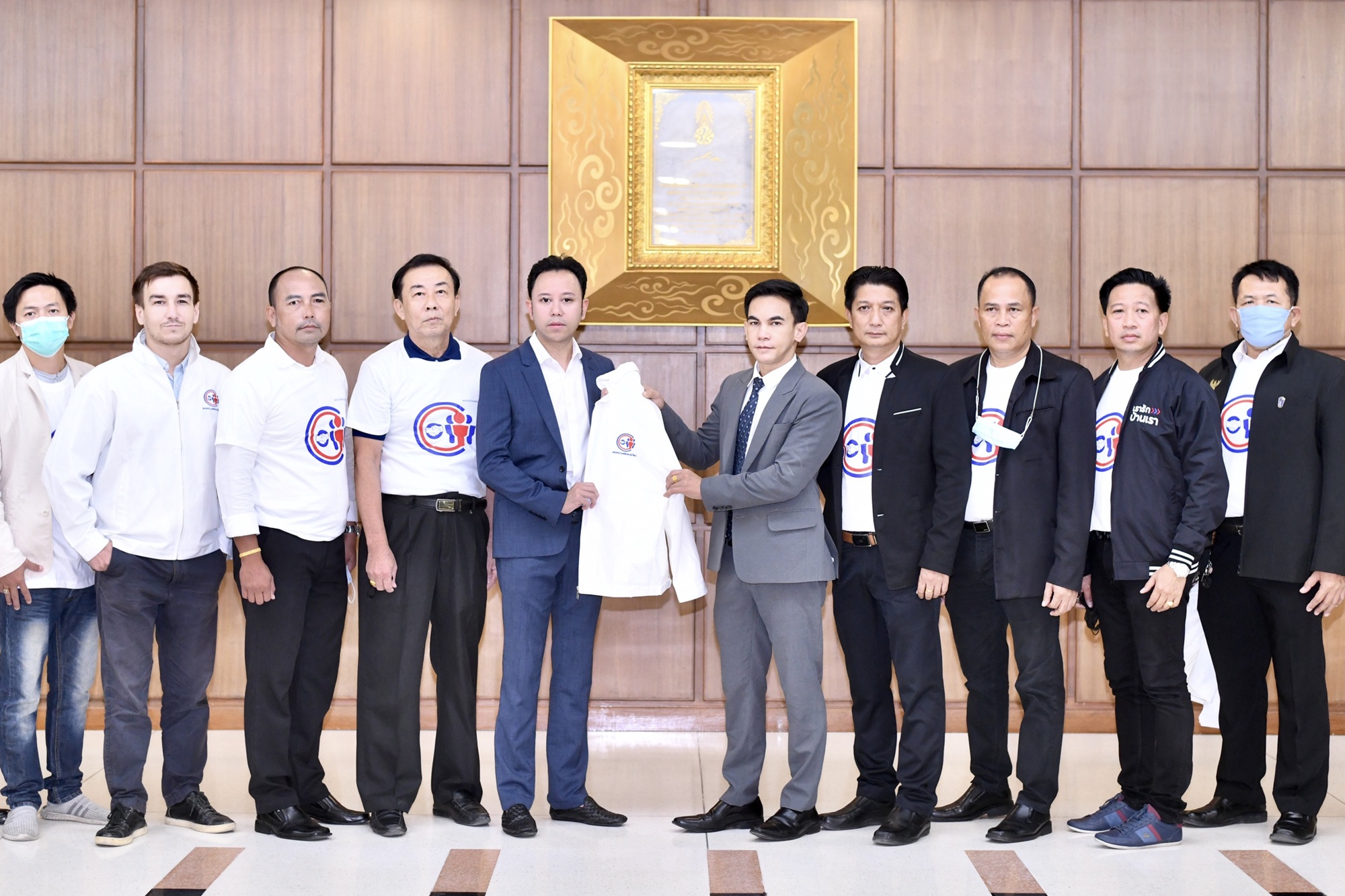 “รวมพลังคนรุ่นใหม่” ควบรวม “พลังอนาคต” รวมพลทุกอาชีพ ชูนโยบายที่ไม่เคยมีใครทำมาก่อน