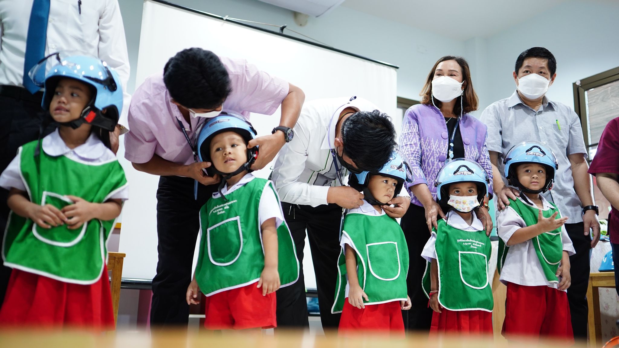  ป้องกันเด็กเสียชีวิตจากอุบัติเหตุ โครงการตลาดนัดลับสมอง จัด“workshop การเลือกและใส่หมวกกันน็อคอย่างถูกวิธี”