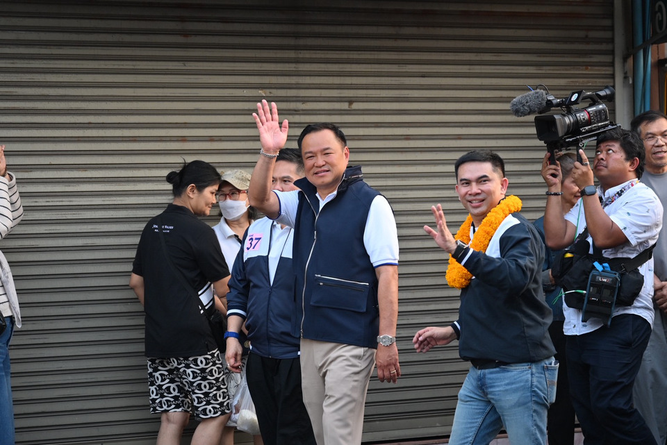 "อนุทิน" ลุยสายไหม ช่วย "เอกภพ" หาเสียง ชูคุณสมบัติจิตอาสา บรรยากาศคึกคัก กำลังใจแน่นพื้นที่ 