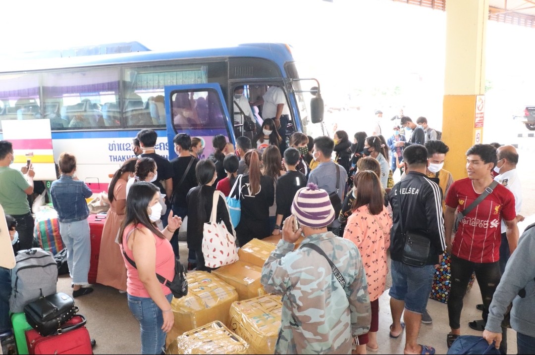 แรงงานลาว เวียดนาม ทะลัก หนีโควิด แห่กลับช่องทาง สะพานไทยลาว​ ตม.เข้มคัดกรอง​ คาดทะลักยาวถึงสงกรานต์