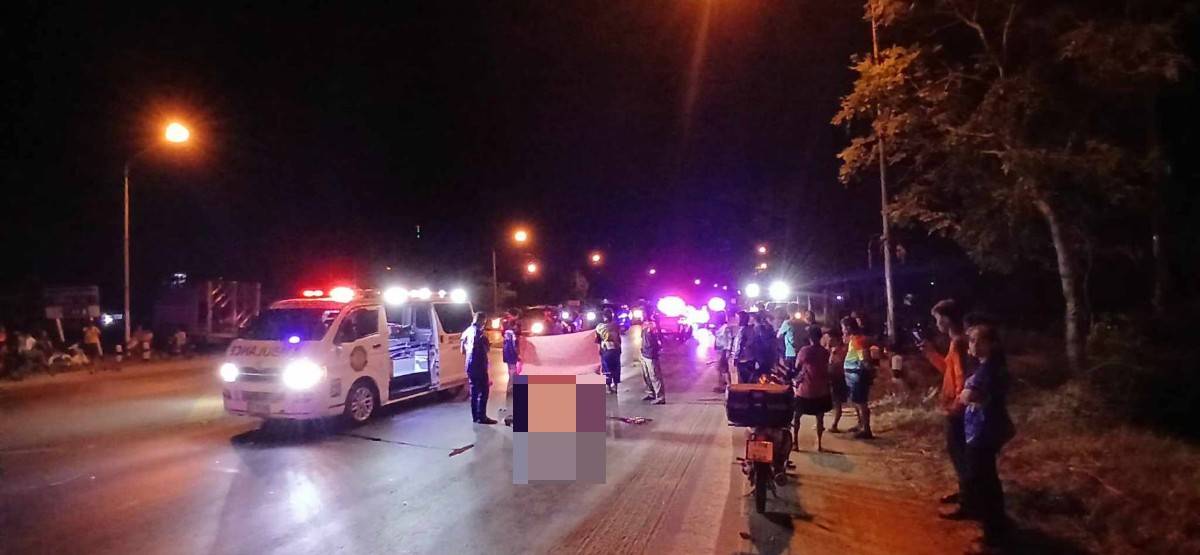 กระบะเลี้ยวรถตรงจุดยูเทิร์นจยย.พุ่งชนอย่างจังหนุ่มบ่อพลอยวัย 22 เคราะห์ร้ายดับคาถนน