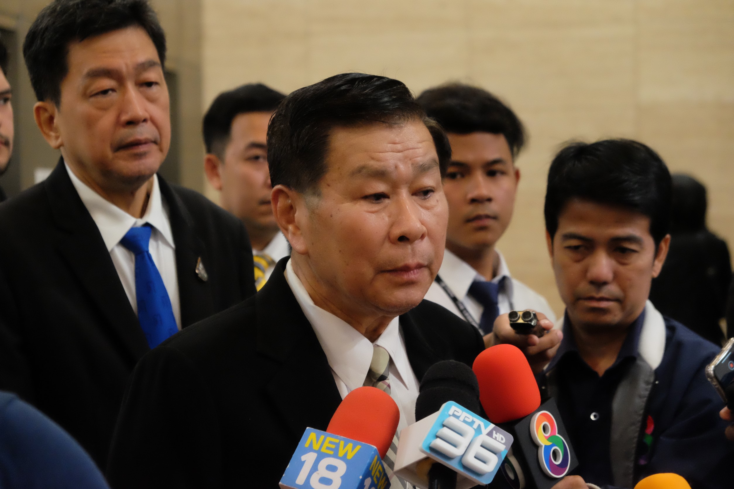 "เสรีพิศุทธิ์"ตั้งคำถามกลับศาลรธน.ที่มาจากไหนเหตุตีตกคำร้องเสียบบัตรแทน 