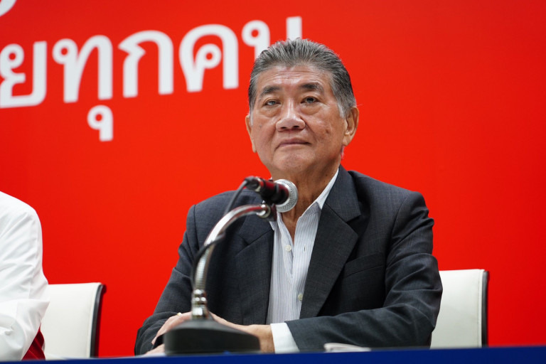 "ภูมิธรรม" เตือน "ข้าราชการ" วางตัวเป็นกลาง ถ้าทำไม่ถูกต้อง ได้กลับมาไม่ปล่อยไว้แน่