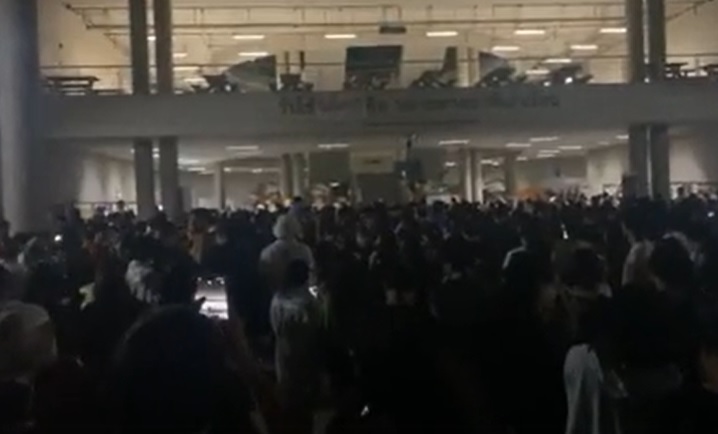 ธรรมศาสตร์จัดแฟลชม็อบประณามเจ้าหน้าที่รัฐ
