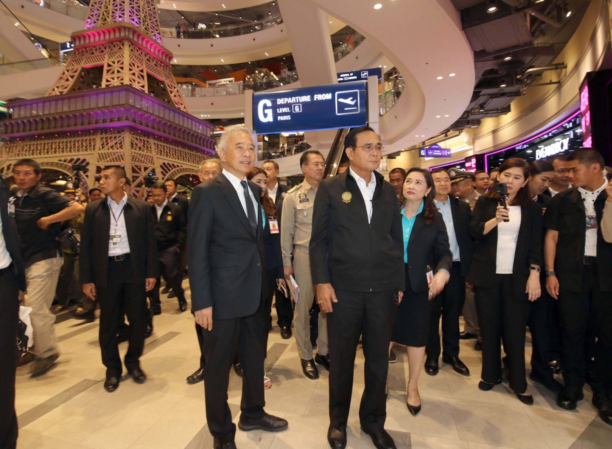"นายกฯ" เผย "สุวัจน์" เป็นแม่งาน แคมเปญกระตุ้นท่องเที่ยวโคราช ย้ำ รบ.แก้ทุกปัญหาไม่ปล่อยค้างคา 