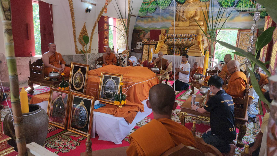 วัดหินโค้ง ระยอง ปลุกเสกพระปิดตา–พระขุนแผน รุ่นบันดาลทรัพย์ ระดมทุนบูรณะศาสนสถาน 