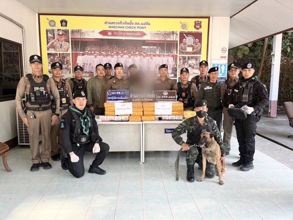 รวบหนุ่มปราณบุรี ซิ่งเก๋งขนยาบ้า 1 ล้านเม็ด คาด่านกิ่วทัพยั้ง แม่จัน