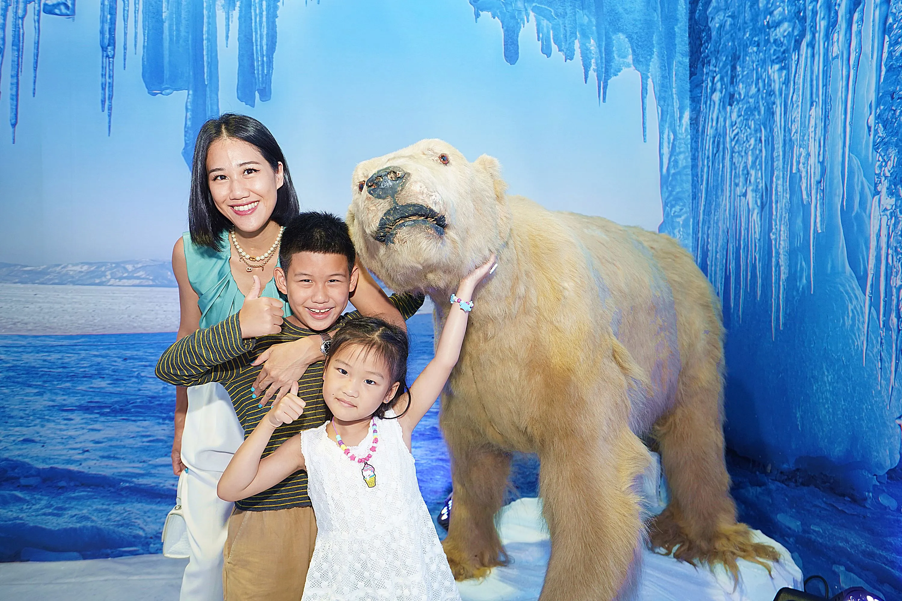 ตูน-นิศากร สิหนาทกถากุล น้องนิดา - มานิดา และ น้องมาวิน - ปภาวิน ปัญญาศร