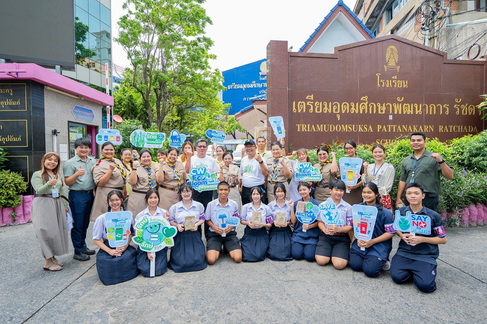 อาคาร ซีดับเบิ้ลยู ทาวเวอร์ เดินหน้าสู่เป้าหมาย Zero Waste to Landfillจับมือ สำนักงานเขตห้วยขวาง เปิดตัวโครงการ “CW Eco Bloom: ขยะอินทรีย์สู่พืชพรรณ”
