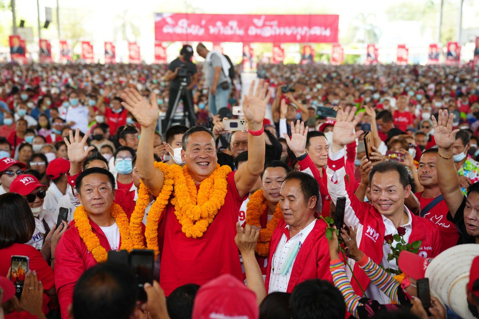 "เพื่อไทย" ปราศรัยกระหึ่มเมืองมะขามหวาน "เศรษฐา" ประกาศสางปัญหาเศรษฐกิจตกต่ำ ลั่นยาเสพติดต้องหมดไป