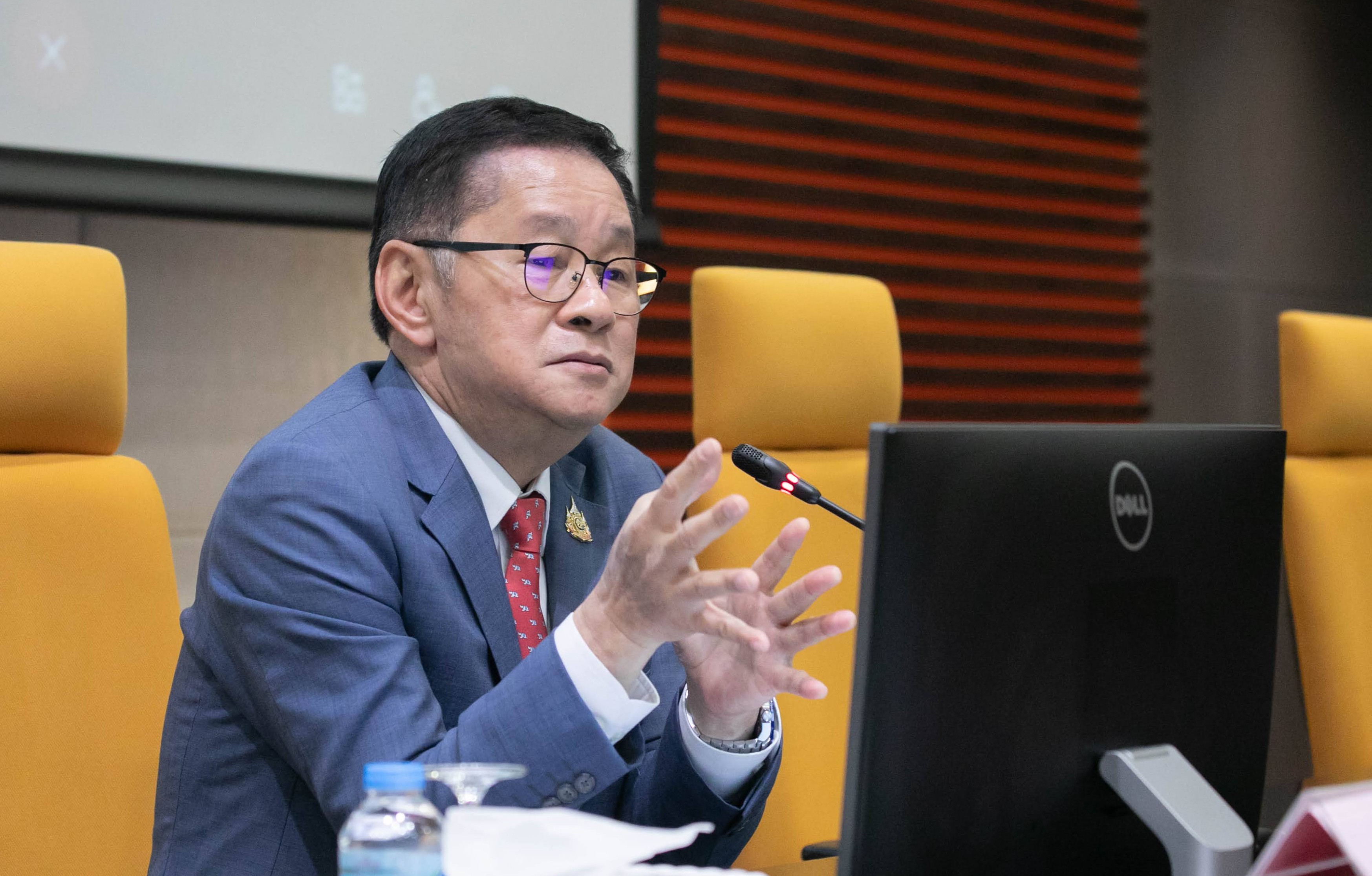 "ดีอี" เผยสถิติศูนย์ AOC 1441 ระงับบัญชีม้า 3 ด.แรกปี 68 กว่า 135,000  บัญชี จับกุมเจ้าของบช.กว่า 800 ราย ย้ำโทษคุก 3 ปี ปรับ 3 แสน