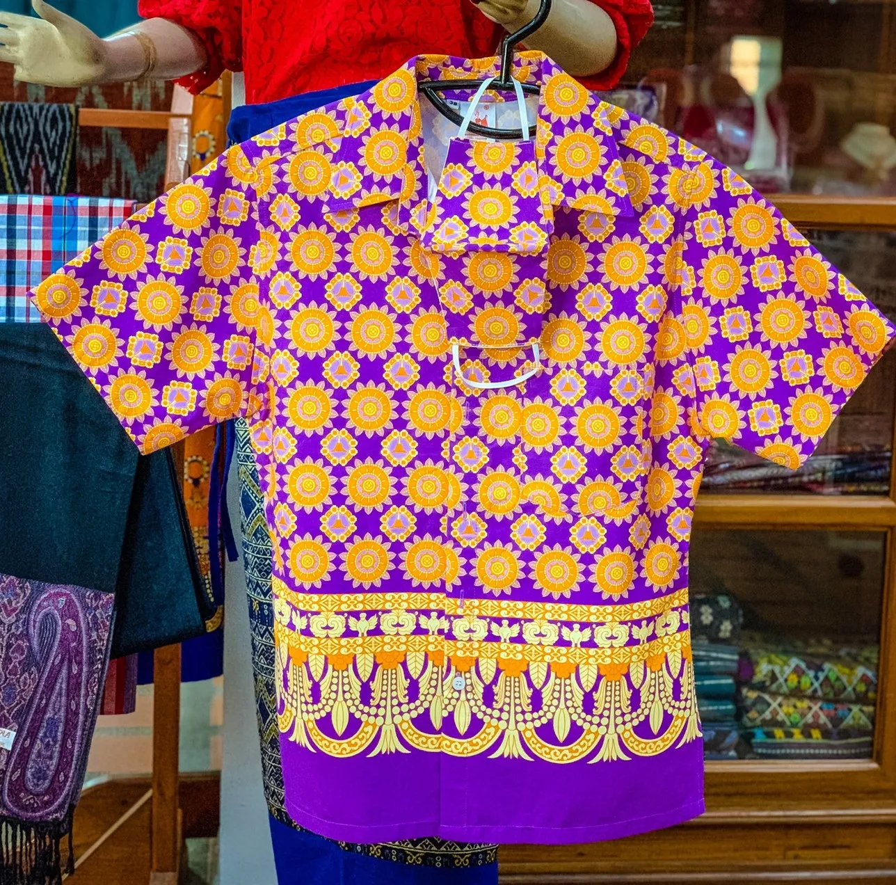 เสื้อผ้าพิมพ์ลายโบราณอู่ทอง