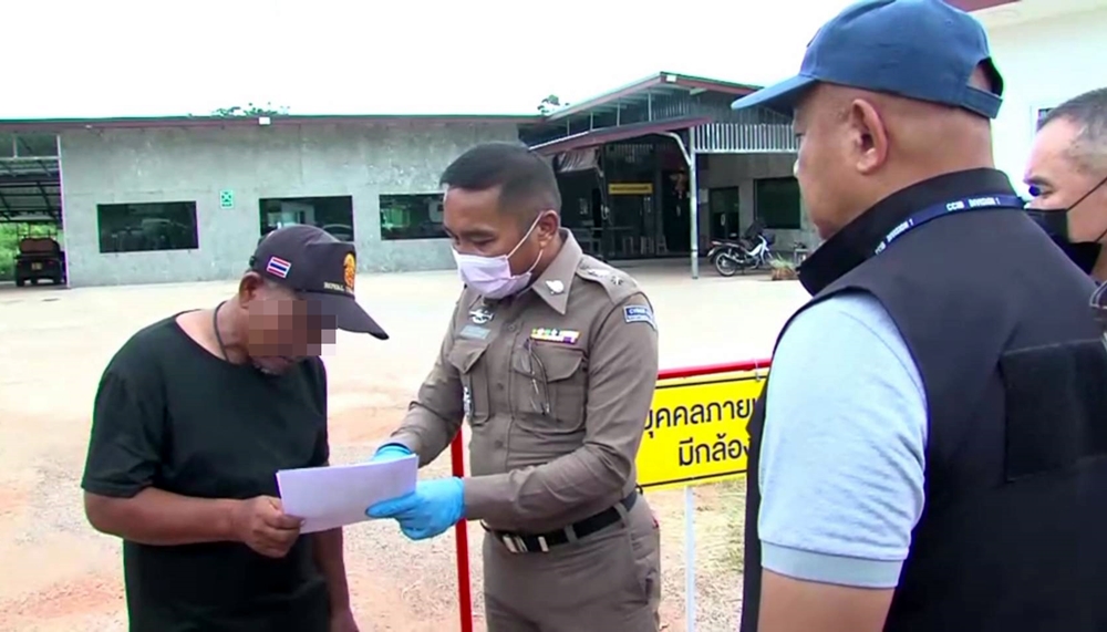 ตำรวจนำหมายค้น เข้าตรวจสอบบริษัทและฟาร์มเห็ด