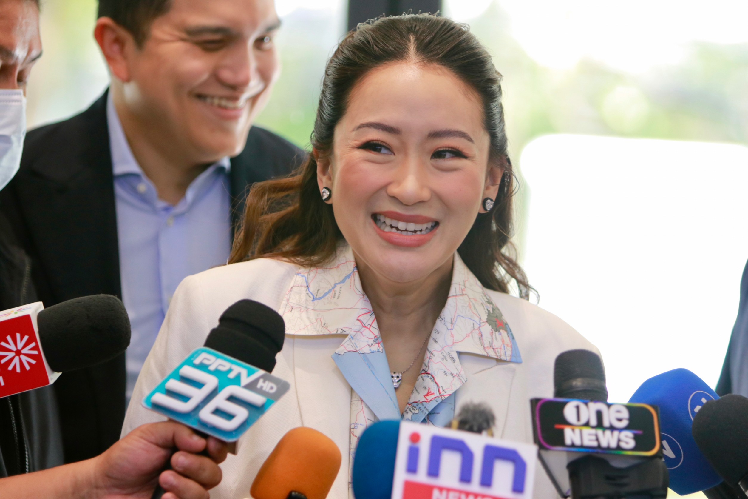 "แพทองธาร" ยัน "ทักษิณ" กลับไทย รอการเมืองนิ่ง ไม่อยากเป็นปัจจัยของความวุ่นวาย