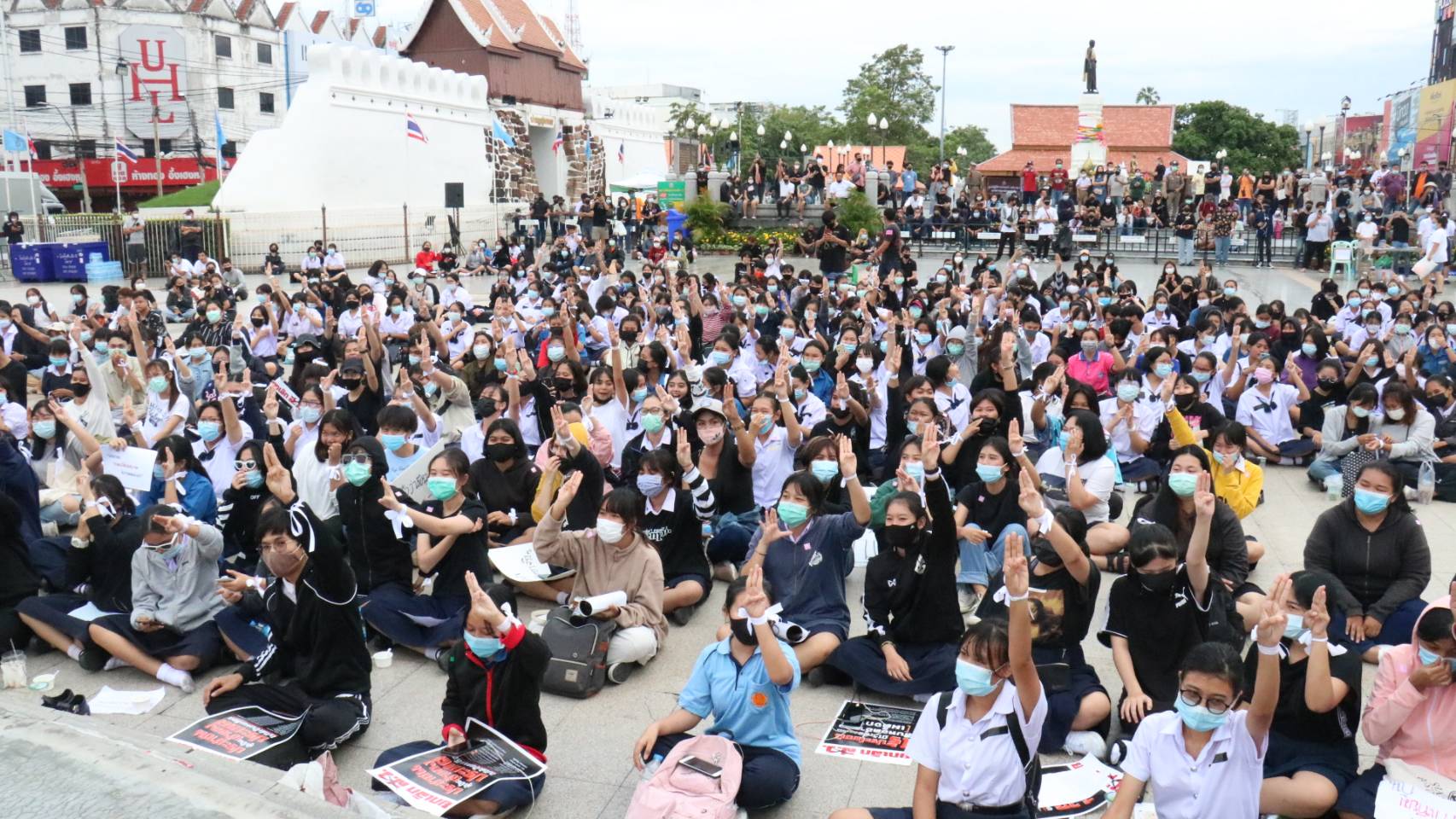 คนโคราชจะไม่ทนพรึ่บเต็มลานย่าโม สำแดงพลังทวงคืนประชาธิปไตย