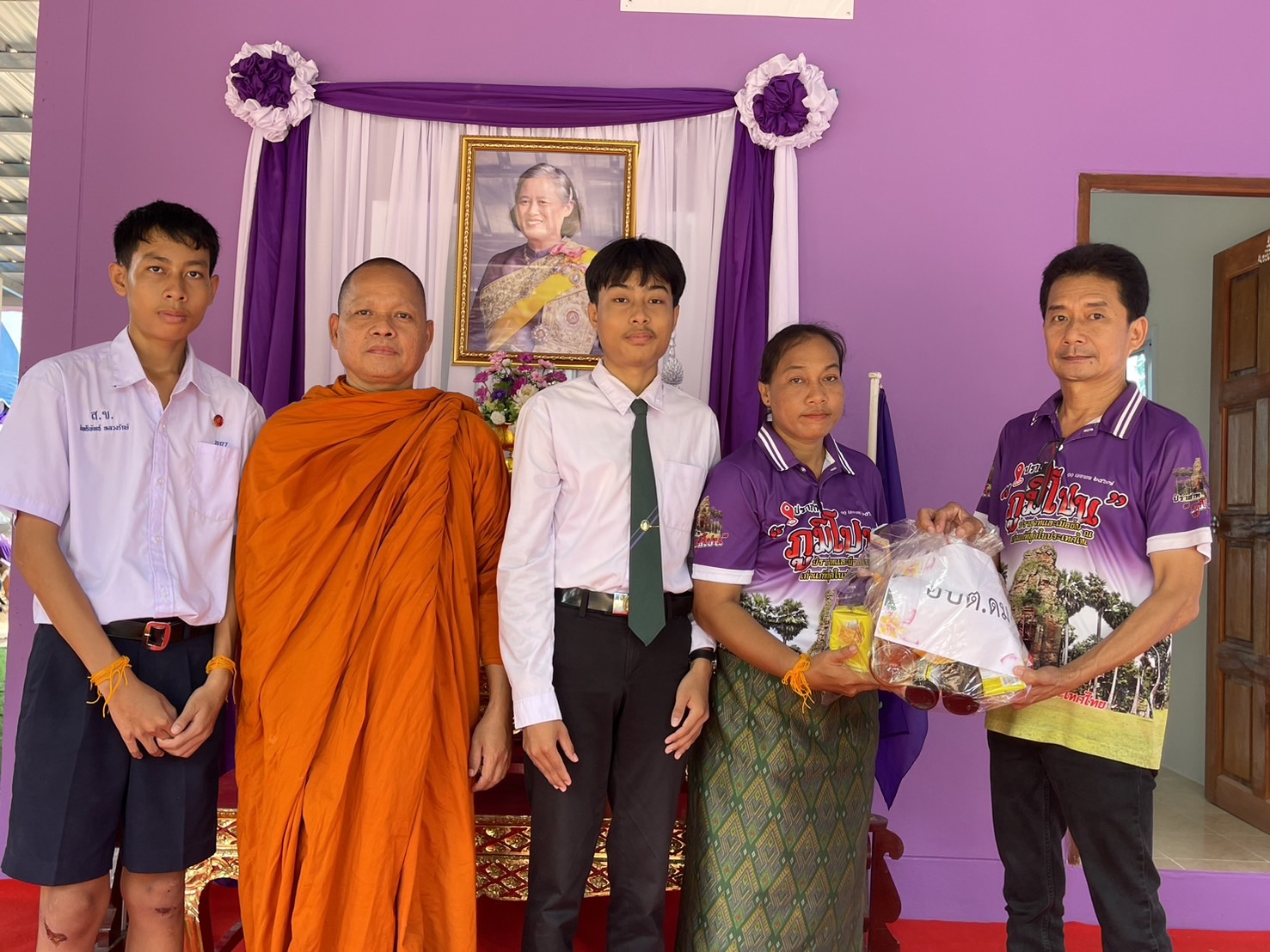  กาชาดสุรินทร์ มอบบ้านหลังใหม่ให้ผู้ยากไร้และด้อยโอกาส เฉลิมพระเกียรติฯ ในพื้นที่อำเภอสังขะ 