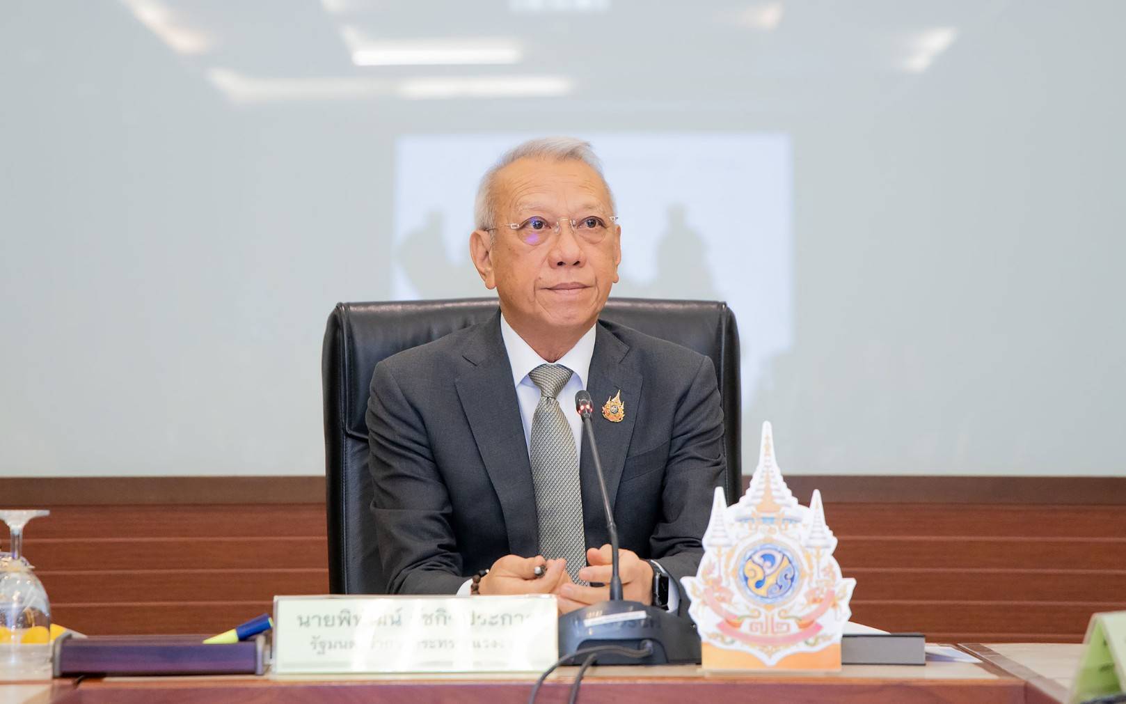 "พิพัฒน์" เผยคืบหน้าแรงงานไทยเสียชีวิต-บาดเจ็บในอิสราเอล กำชับทูตแรงงานติดตามสถานการณ์ใกล้ชิด-เยียวยาเต็มที่ 