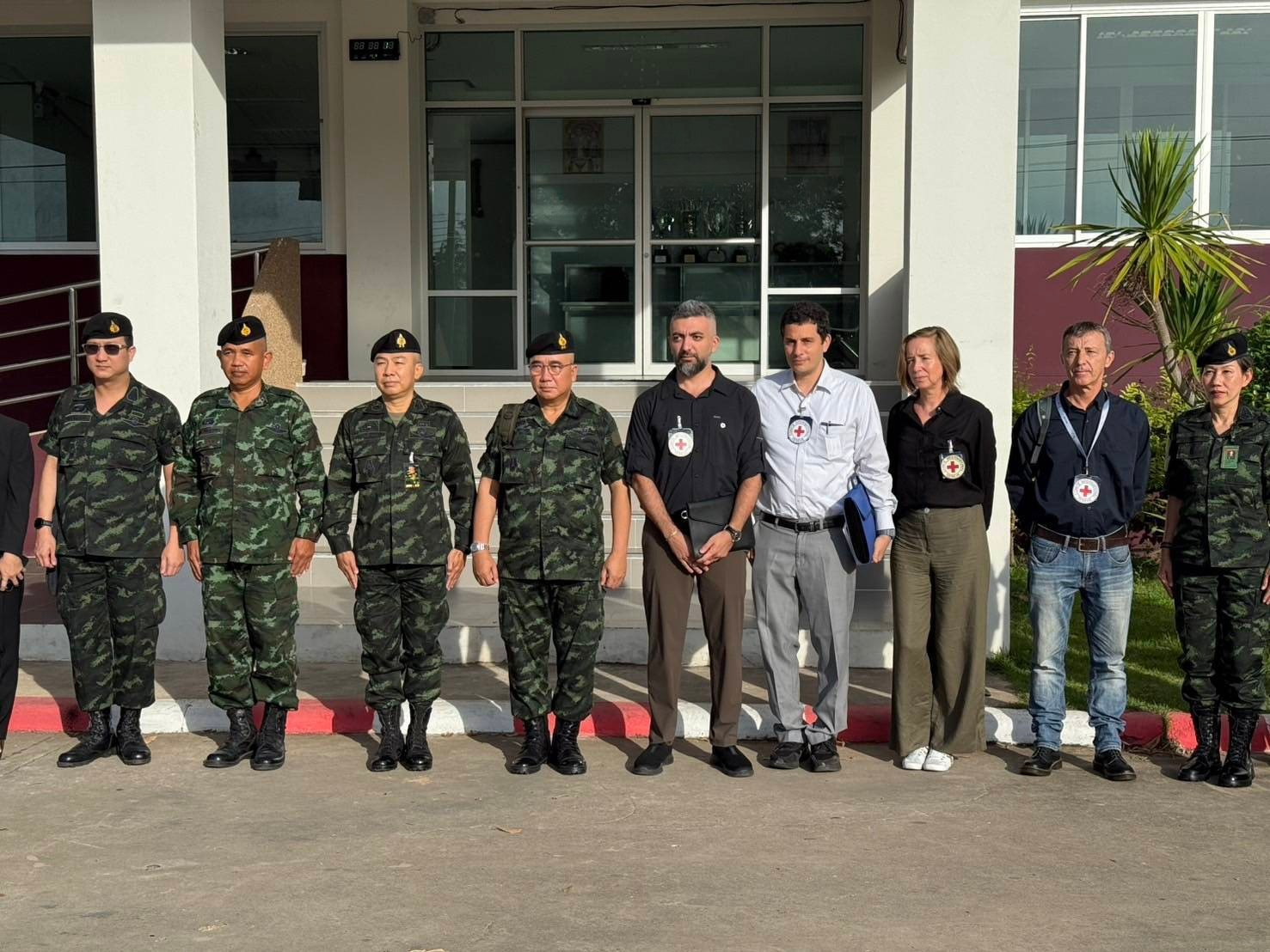 กองทัพบกเปิดพื้นที่ให้คณะ ICRC เข้าเยี่ยมเชลยศึกกัมพูชาตามขั้นตอนสากล