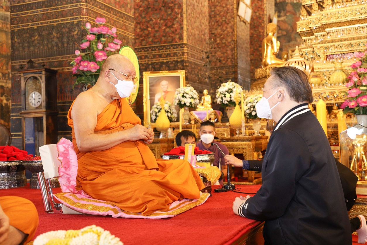 วัดพระเชตุพนฯ อนุโมทนาเซเว่น อีเลฟเว่น ถวายผ้าป่าสามัคคีบำรุงพระพุทธศาสนา  