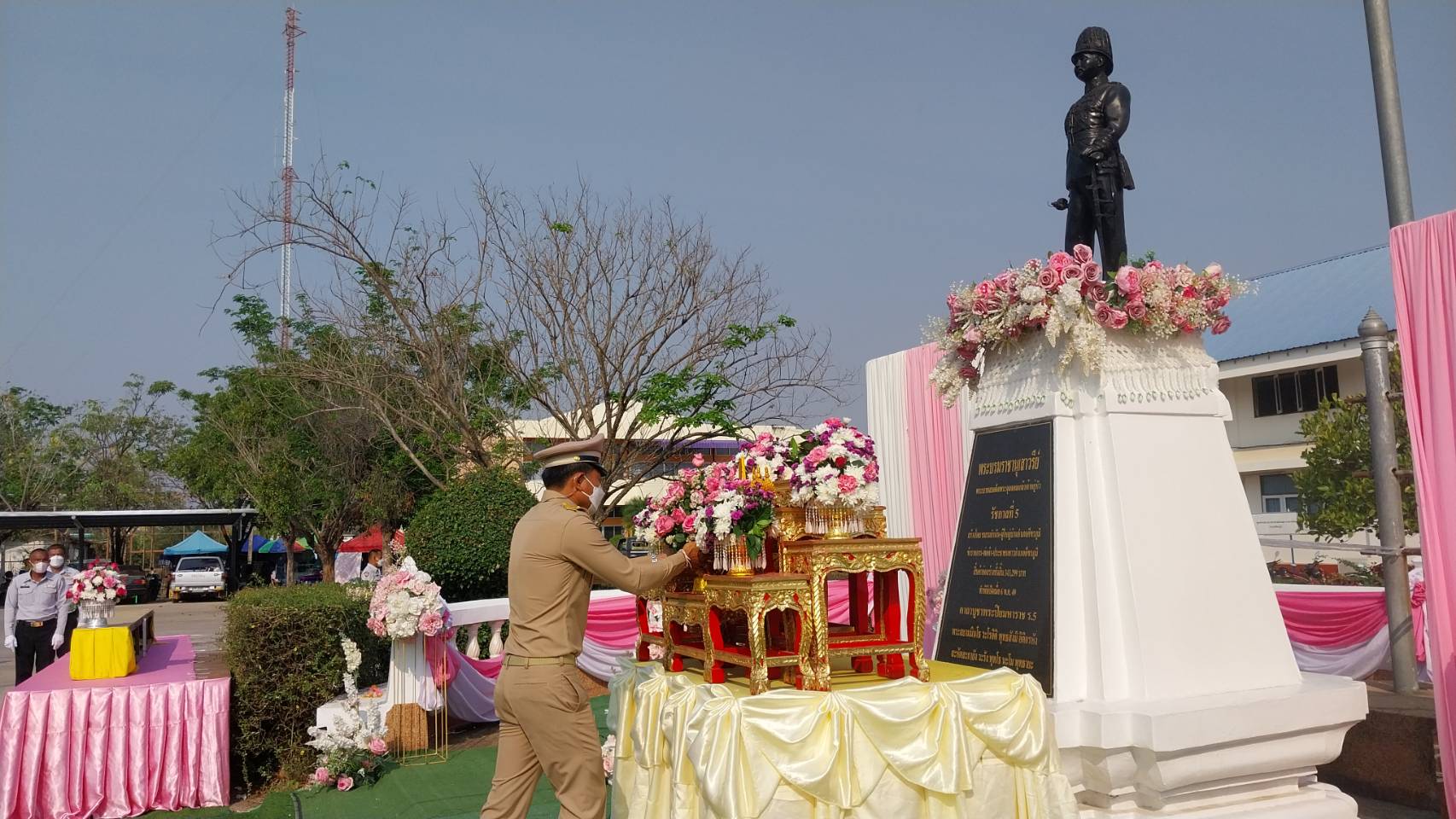 สุรินทร์จัดงาน วันท้องถิ่นไทย 18 มีนาคม ผู้ว่าฯนำข้าราชการ ร่วมพิธีถวายราชสักการะและกล่าวถวายราชสดุดี 