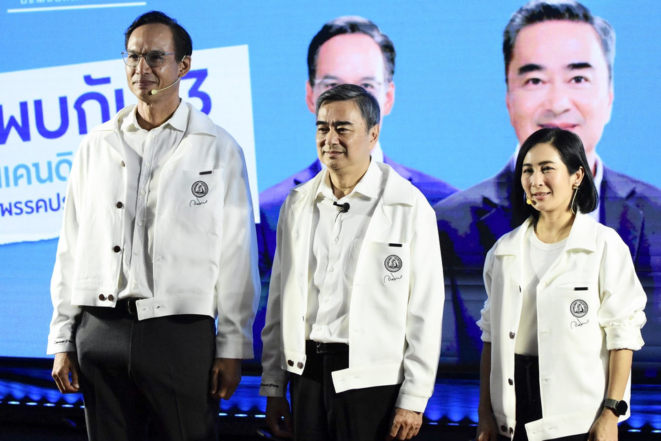 “อภิสิทธิ์” เปิดนโยบาย 4 เสาหลัก กู้วิกฤตศก.ปี 68 ตั้งเป้าGDP โต 5% ด้วย27 นโยบายแก้จนที่ทำได้จริง ย้ำ "คิดก่อนพูด พูดแล้วต้องทำเป็น"