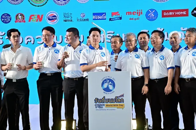 วันดื่มนมโลก!! "รมช.อรรถกร" ชวนคนไทยดื่มนมเพิ่มขึ้น 25 ลิตรต่อคนต่อปี