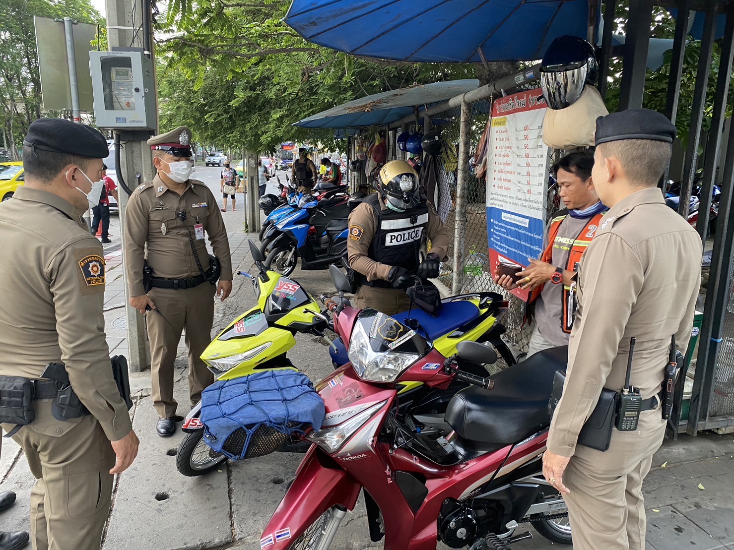 ไม่เข็ด!! สน.บางซื่อออกจับกุมวินเถื่อนรอบขนส่งหมอชิต ตร.เผยบางรายเคยถูกจับแต่กลับมาก่อเหตุซ้ำ