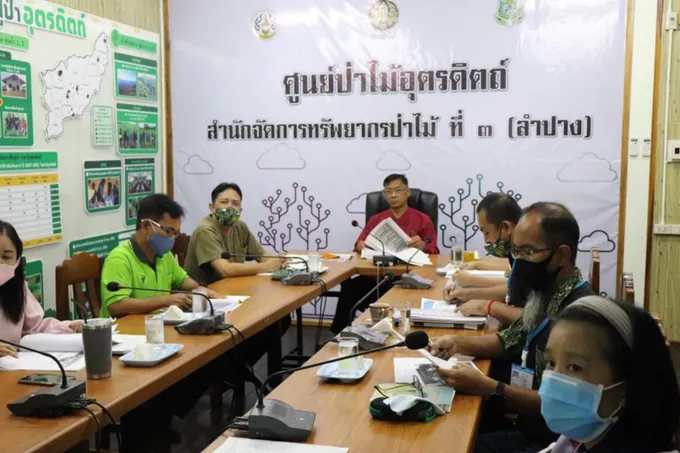 ทสจ.อุตรดิตถ์-ผอ.ศูนย์ป่าไม้อุตรดิตถ์  ร่วมประชุมทางไกล