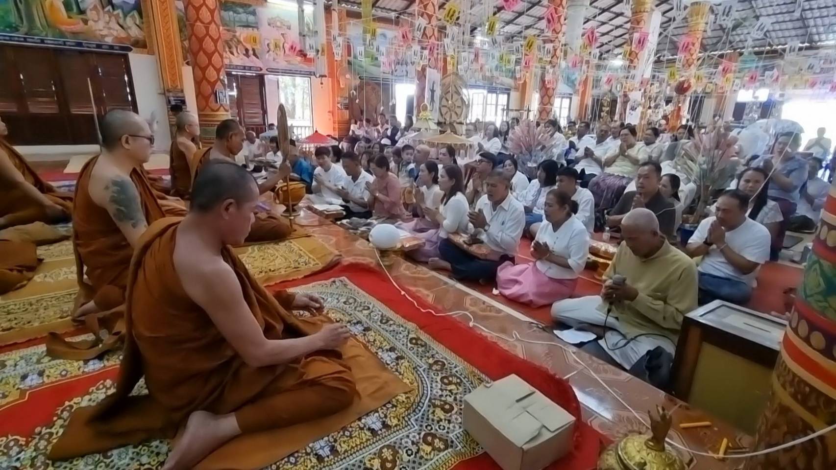ชาวตำบลโนนผึ้ง อุบลราชธานีสืบสานประเพณีบุญกฐิน
