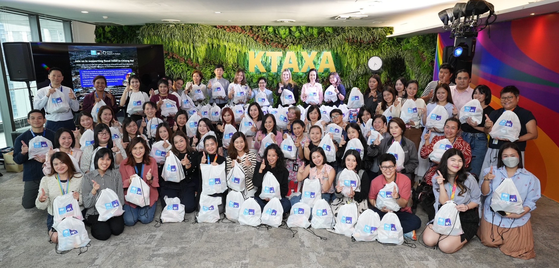 กรุงไทย–แอกซ่า ประกันชีวิต รวมพลังจิตอาสา ปันน้ำใจช่วยเหลือผู้ประสบภัยน้ำท่วม 