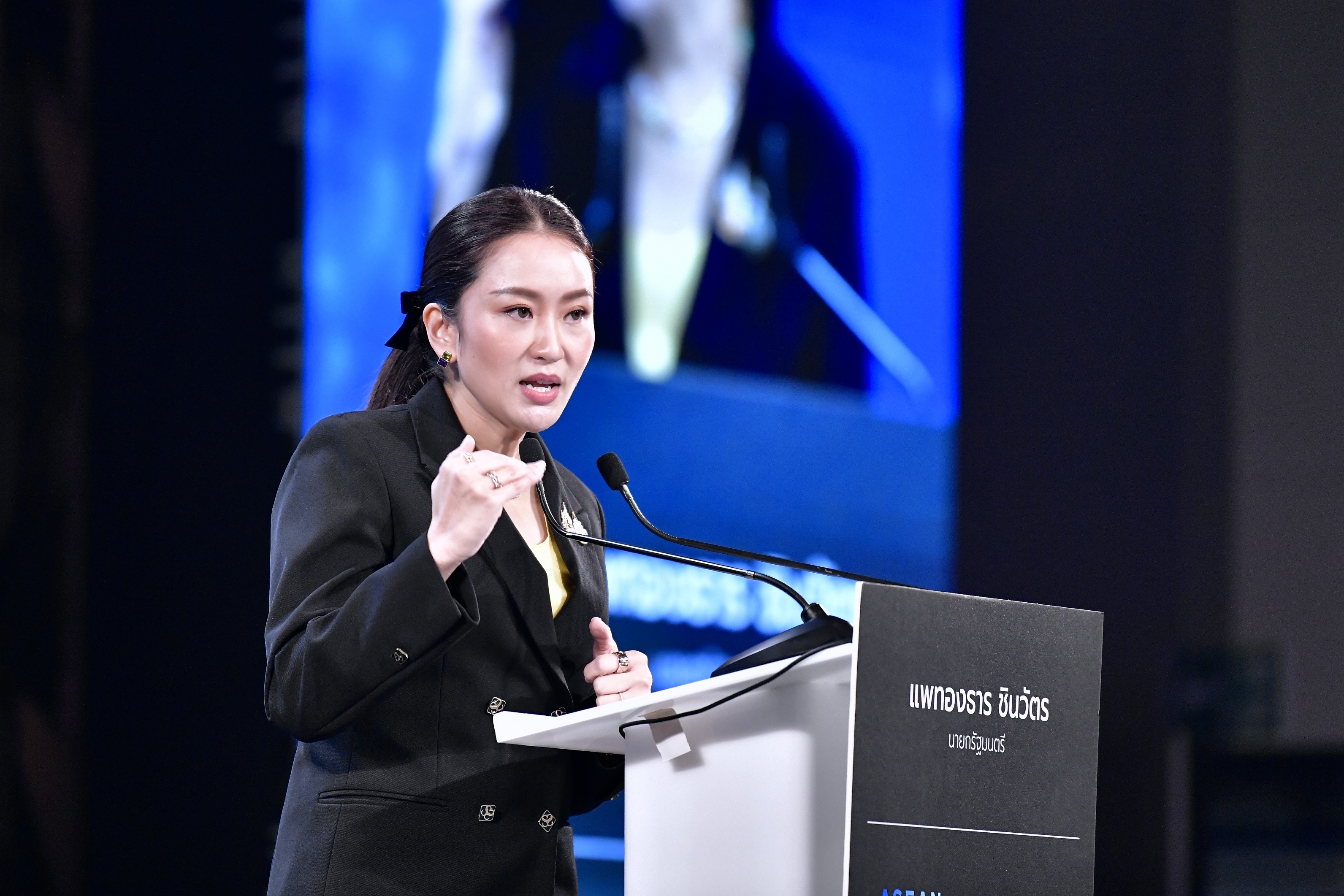"นายกฯ" รับอยู่การเมืองคนบอกอายุน้อยไป  ขอโอกาสทำงาน บอกมี "คนรุ่นเก่า" เป็นที่ปรึกษา อยากเห็นประเทศไทยค่อยๆเปลี่ยน 