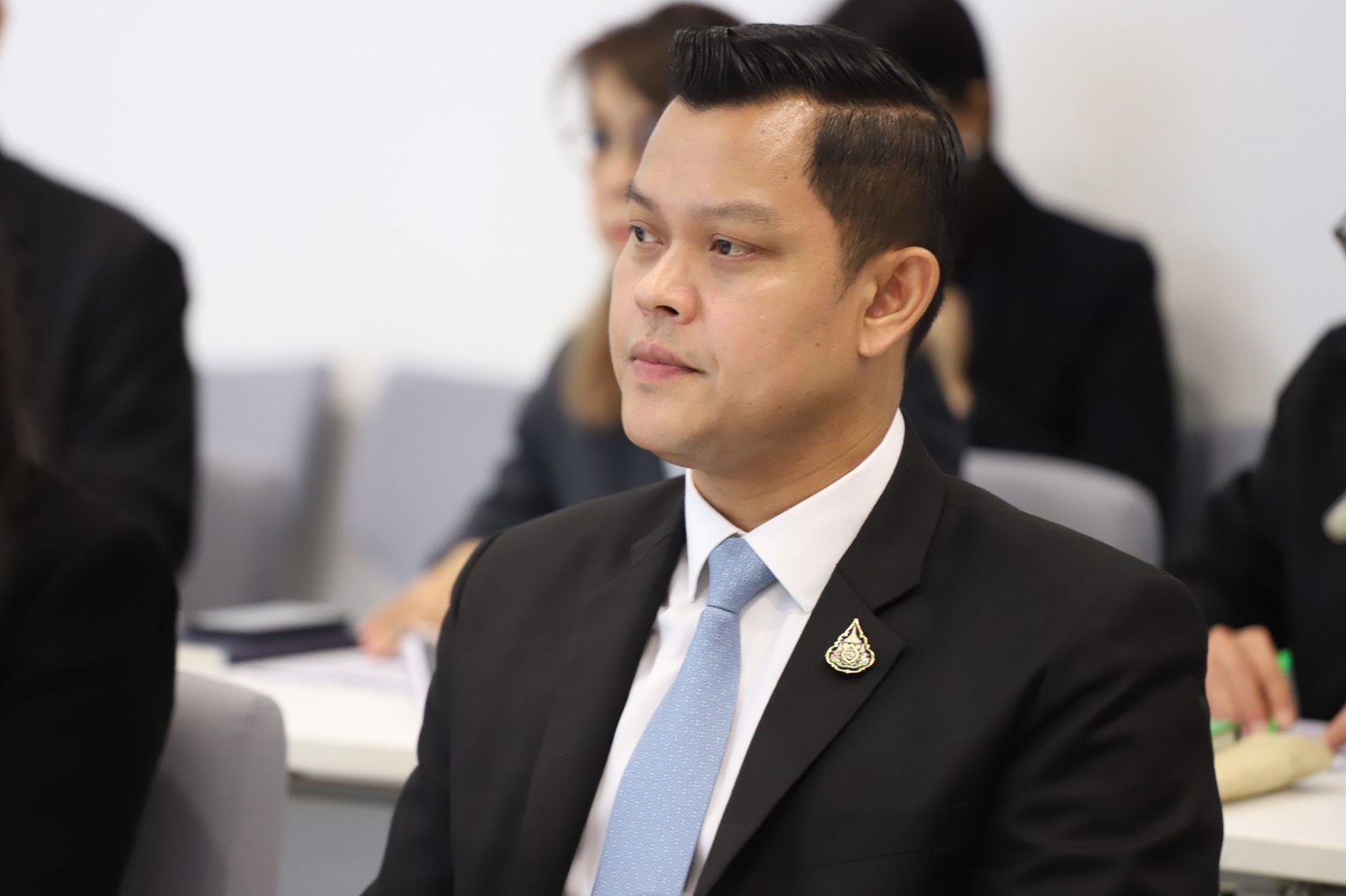 "ธนกร”สวน”การุณ”อย่าจุ้นปรับครม. มั่นใจนายกฯ เลือกคนดีมีความสามารถทำงาน เหน็บเอาเวลาไปอุดรอยร้าวพรรคดีกว่า