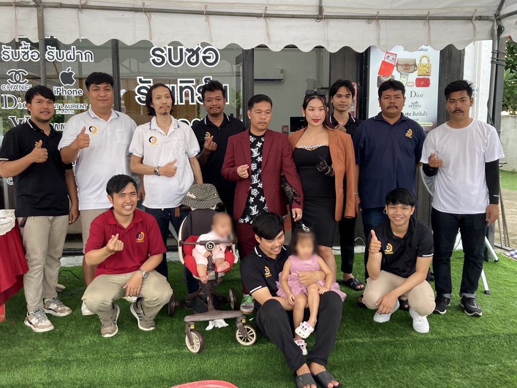 คู่รักนักธุรกิจขยายเพิ่มสาขาที่ 6 ร้านรับซื้อ-ฝากขายสินค้าแบรนด์เนม ริมถนนเทพประสิทธิ์ พัทยา 