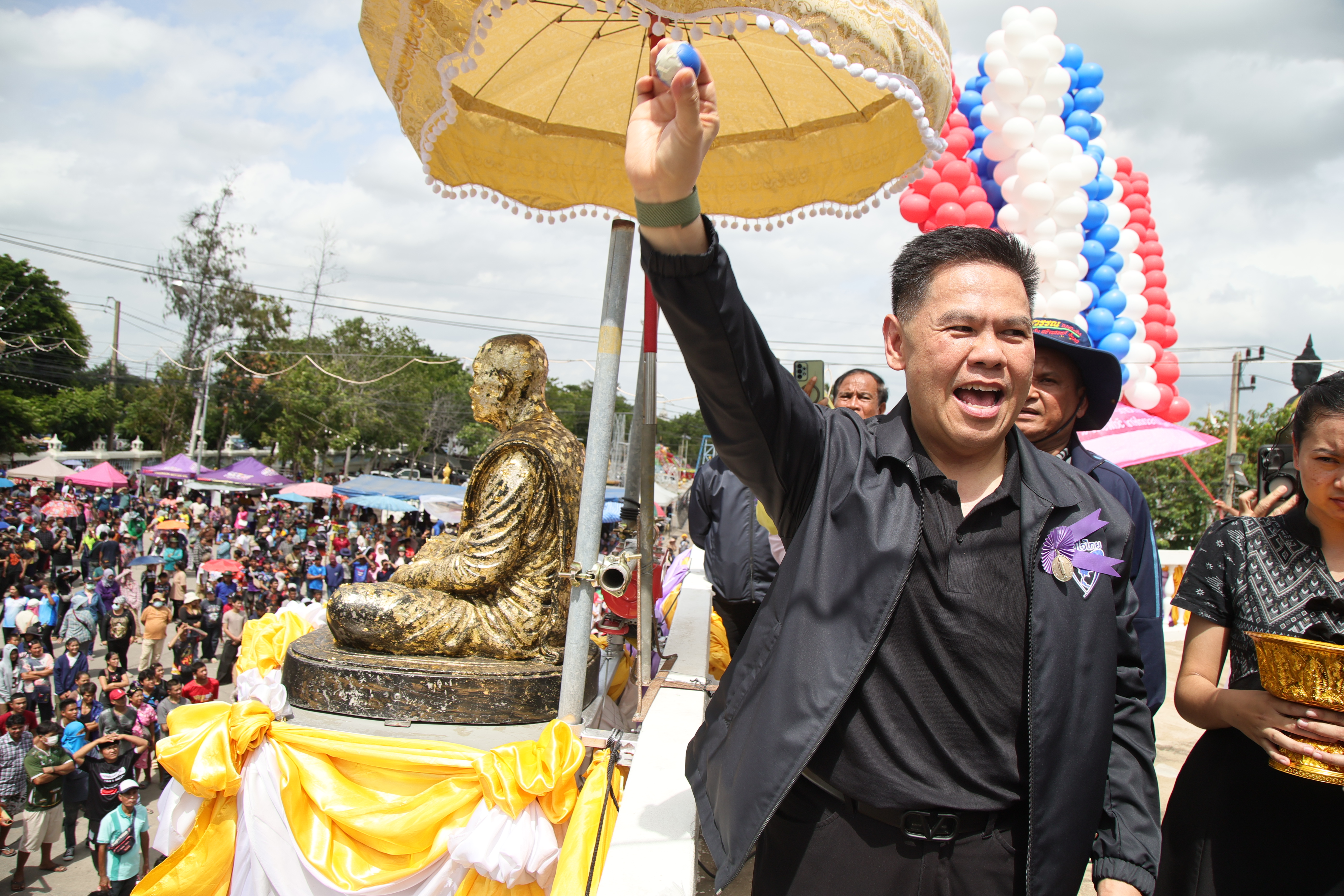 “วราวุธ” เปิดงานประเพณีทิ้งกระจาด วัดไผ่โรงวัว สุพรรณบุรี ยกเป็นงานระดับนานาชาติ สืบสานเจตนารมณ์ "หลวงพ่อขอม"