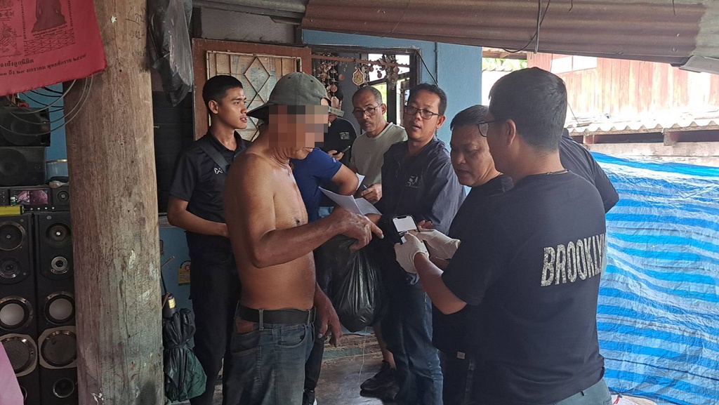 ตร.โพธารามจับหนุ่มใหญ่ 61 ปี ลักรถกระบะ สารภาพก่อเหตุ 3 ครั้ง ขายต่อเพียง 15,000 บาท